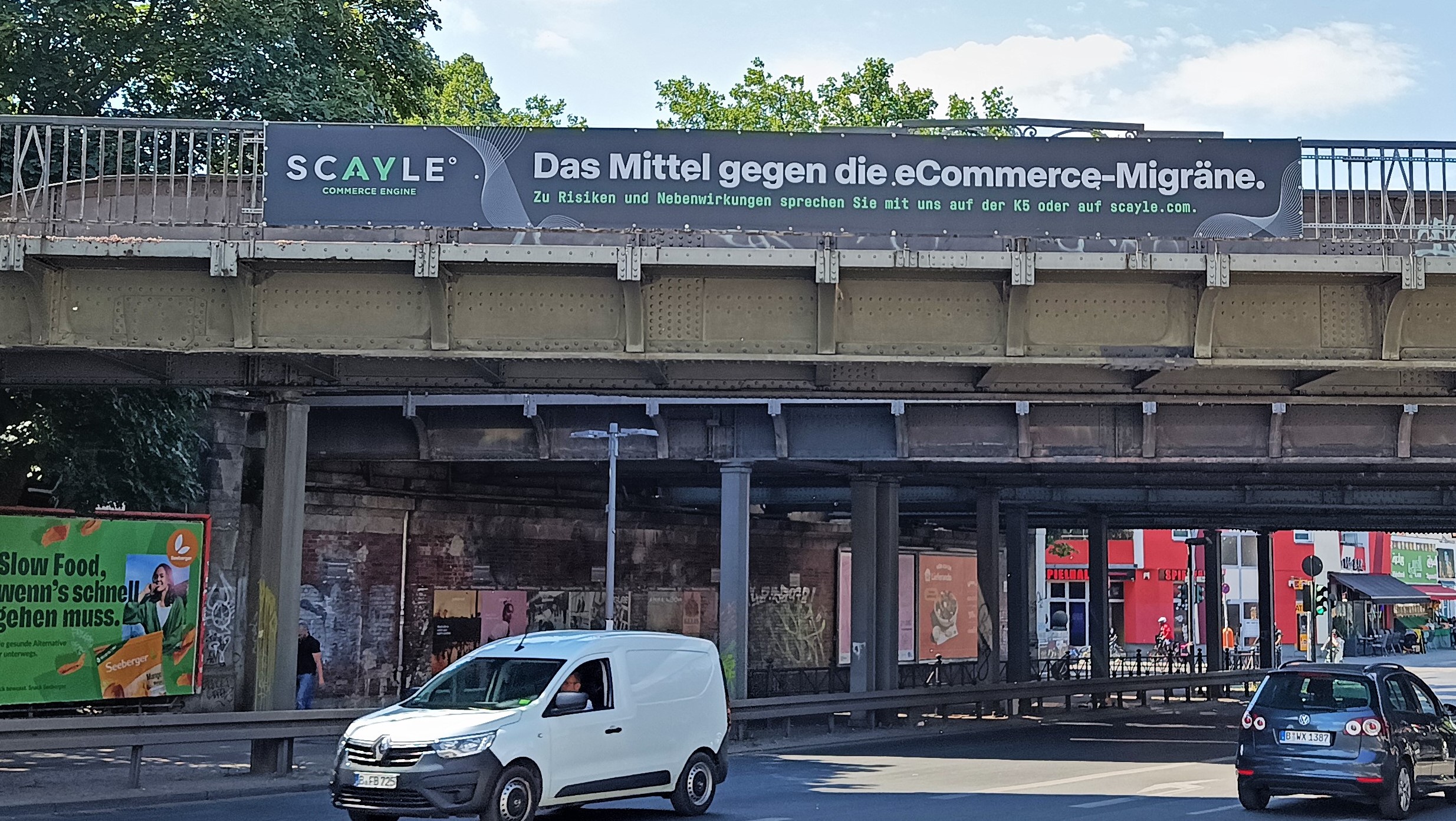 Brückenwerbung in Berlin