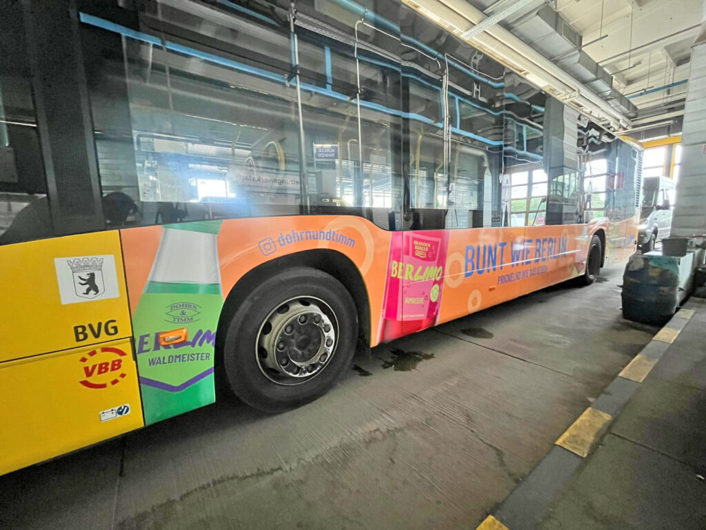 Werbung auf einem Bus