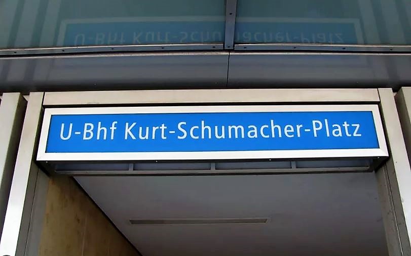 Bauarbeiten auf der Berliner U-Bahn Linie 6 – Zeit für Bahnhofswerbung auf dem Kurt-Schumacher-Platz
