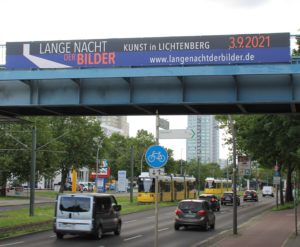 Außenwerbung mit Brücken-Werbung in Berlin.